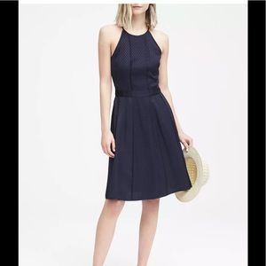 🌴Banana Republic size 2. NWT. Navy blue color.